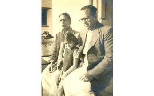Gajananbuwa, Kanetkar and his daughter Tarangini.jpg
